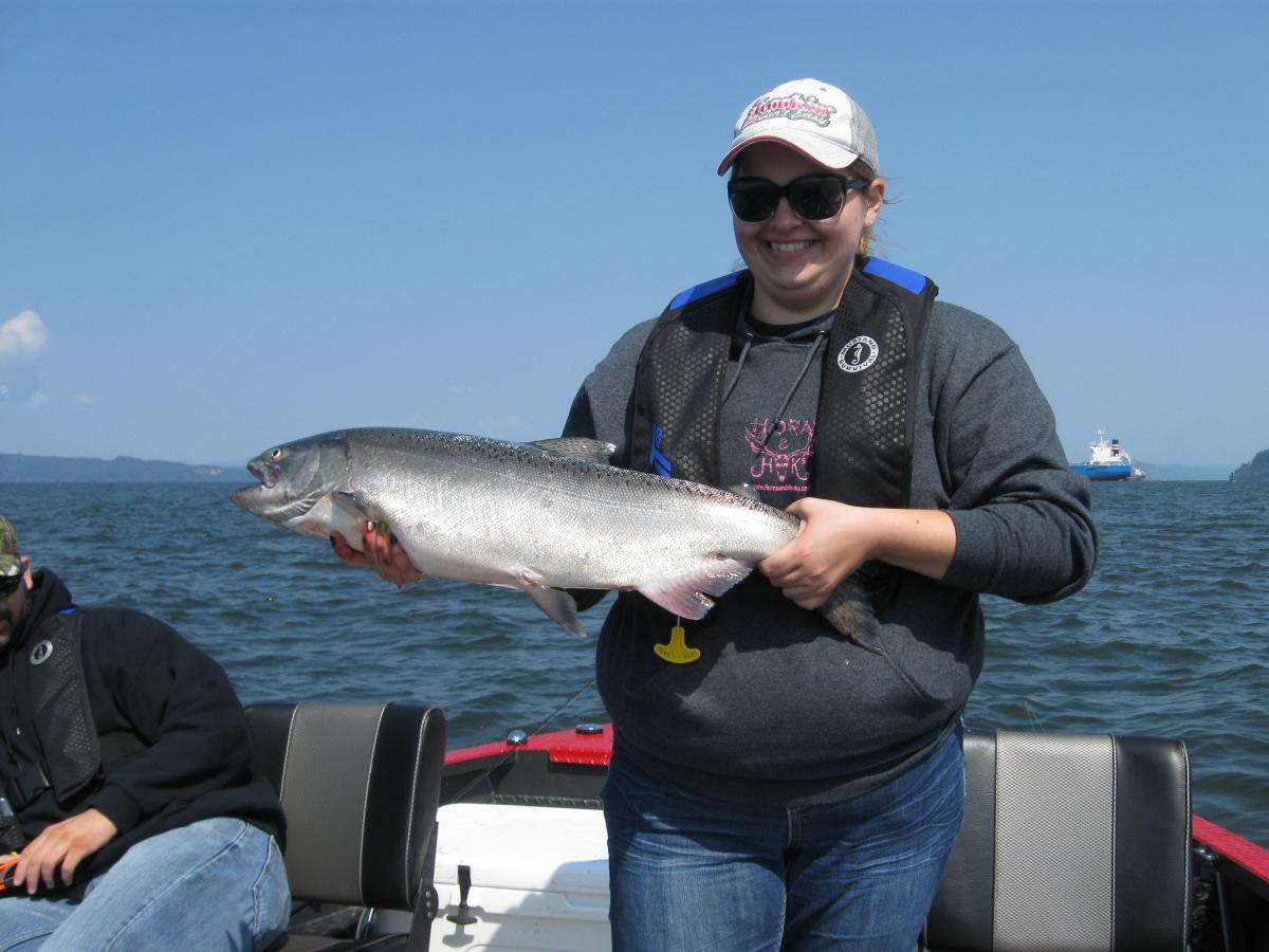 Catching Salmon in the Columbia River | Oregon Fishing Guide